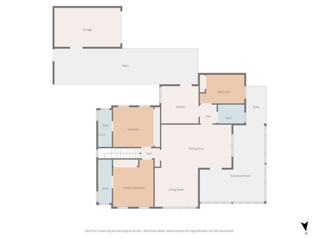 Plan d'architecte détaillé du niveau principal montrant la disposition du salon-salle à manger, de la cuisine, de trois chambres et de la grande naya vitrée.