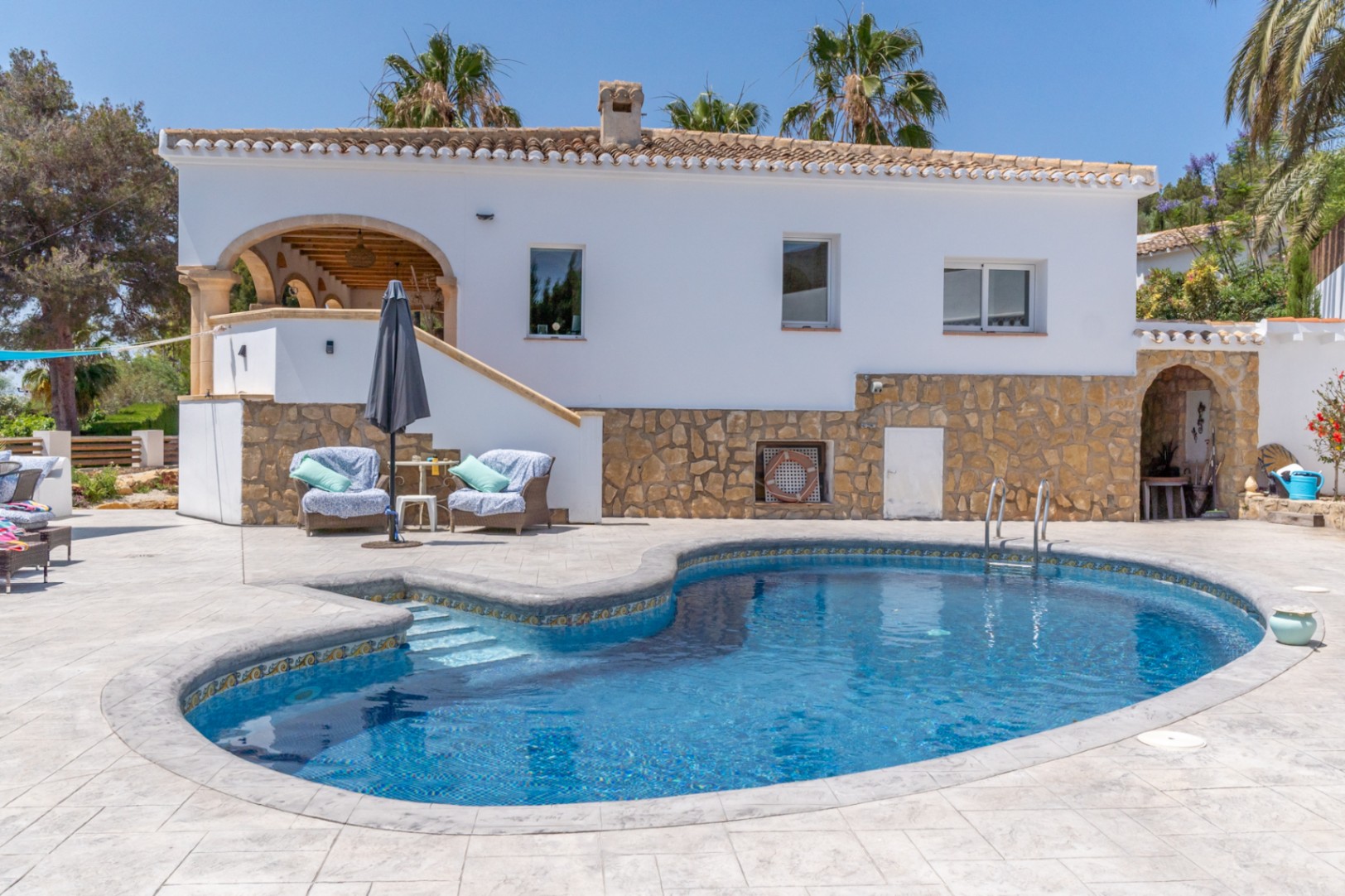 Villa à Jávea avec Piscine Privée et Vue sur la Montagne