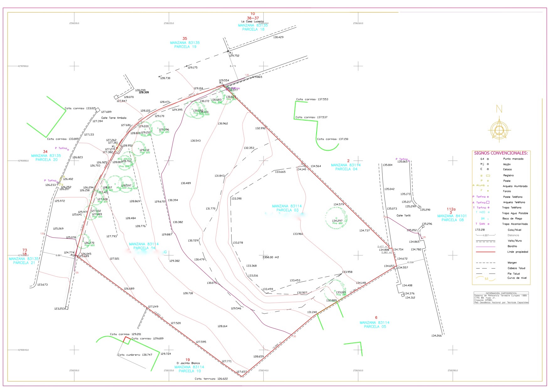 Plan topographique détaillé des parcelles à Costa Nova, indiquant les courbes de niveau, les limites de propriété et l'emplacement des pins sur une surface de 2 355 m2.