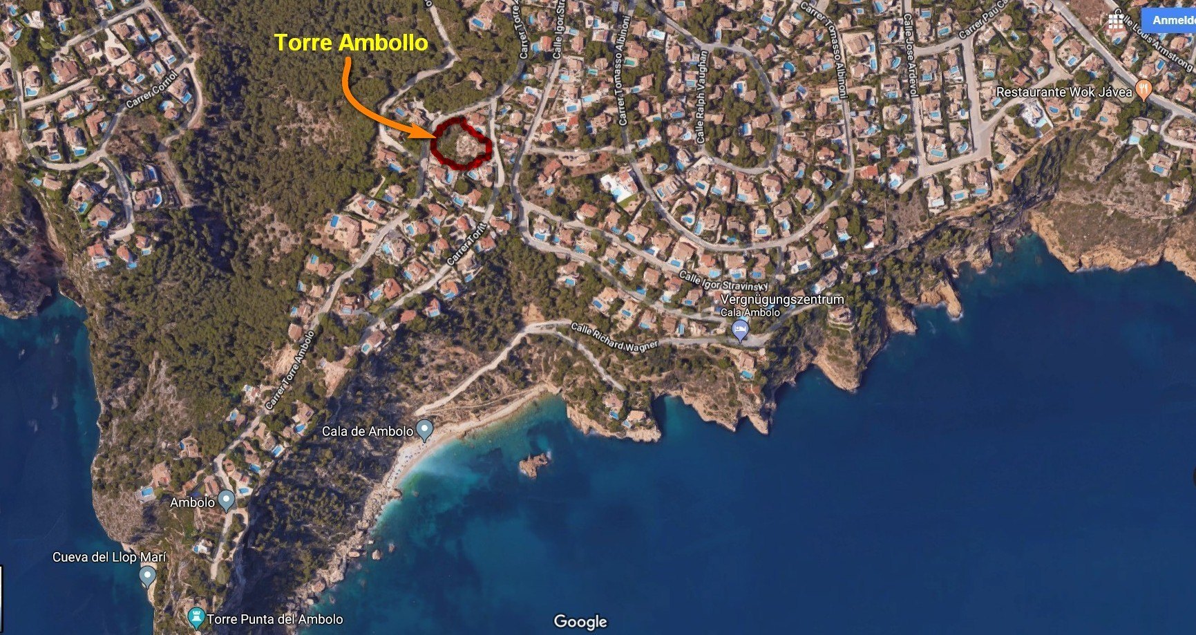 Vue aérienne par satellite indiquant l'emplacement précis des parcelles dans le quartier d'Ambolo, montrant la proximité de la côte escarpée et de Cala de Ambolo à Jávea.