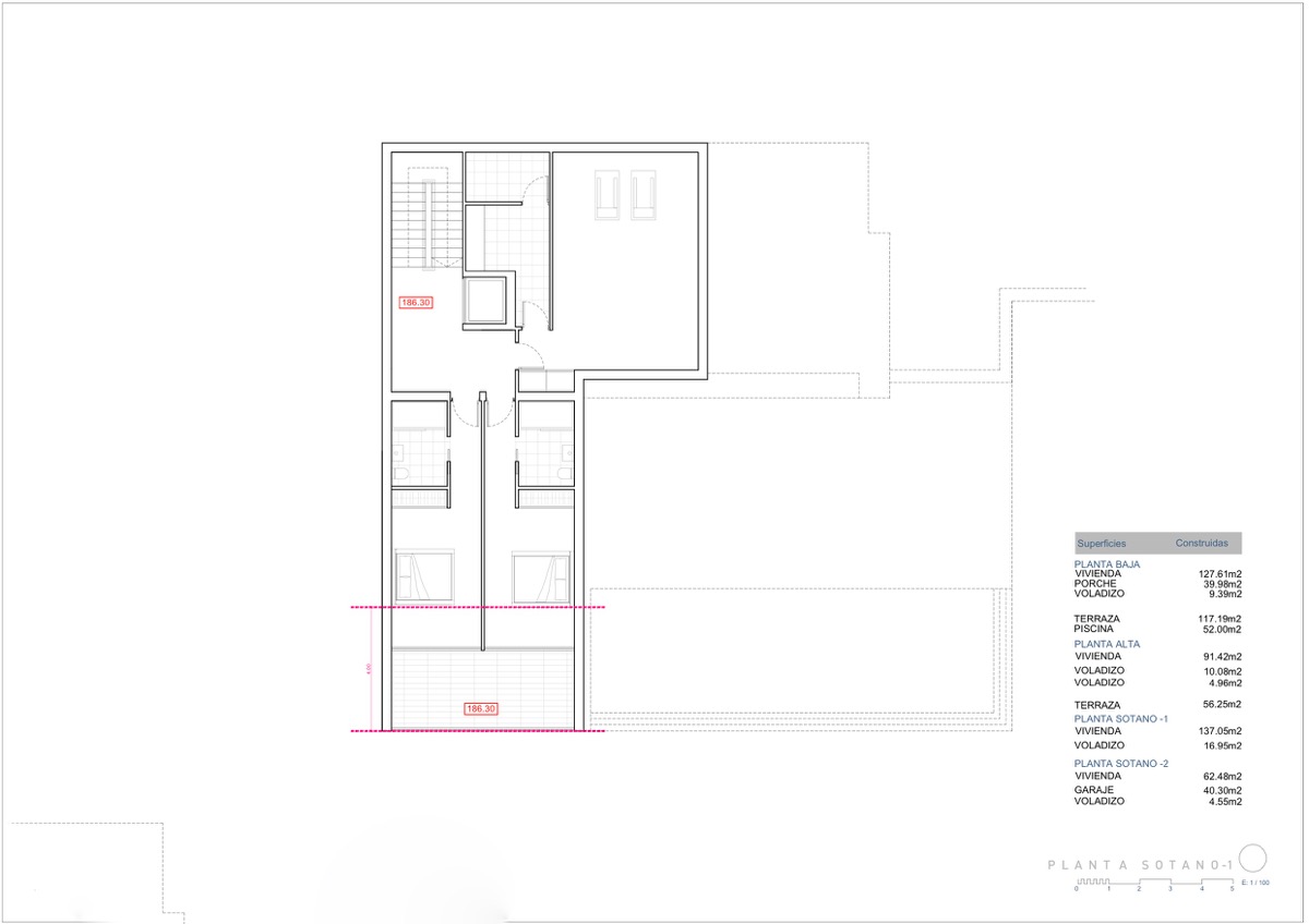 Plan d'architecte du sous-sol -1 comprenant deux chambres avec salles de bains attenantes, ascenseur et escalier intérieur sur une surface de 137,05 m2.