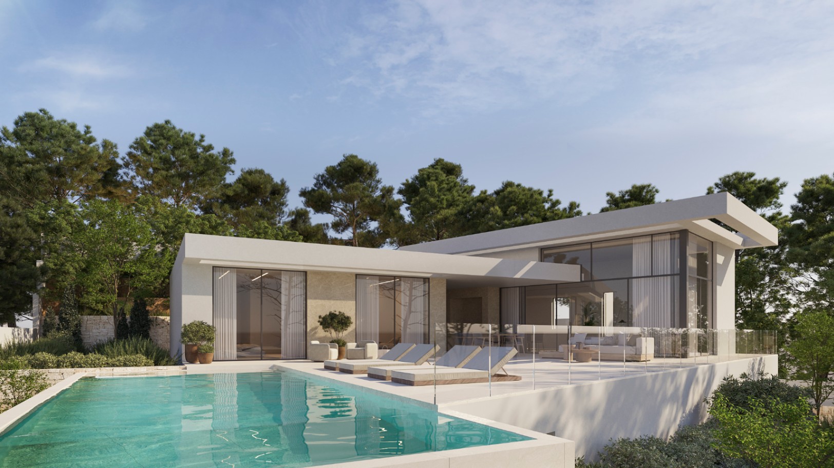 Façade de villa moderne avec piscine à débordement, vaste terrasse en grès cérame, garde-corps en verre et baies vitrées entourées de pins méditerranéens.