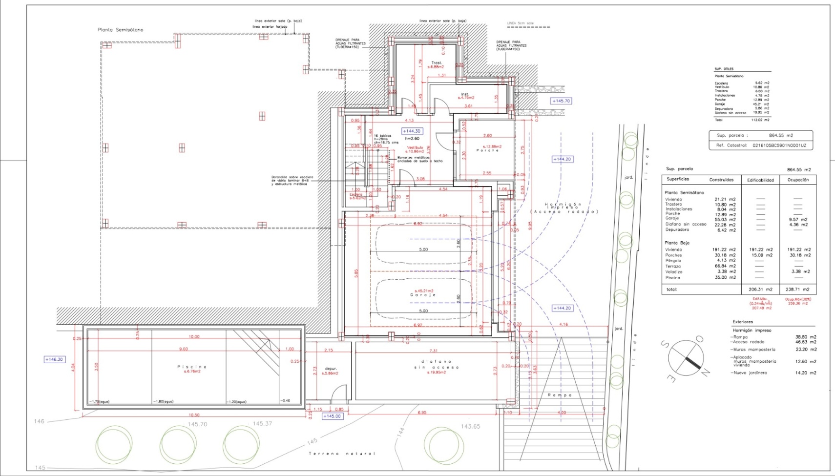 Plan technique détaillé du sous-sol comprenant un double garage, des locaux de rangement et l'implantation de la piscine de 35 m² avec ses zones techniques.