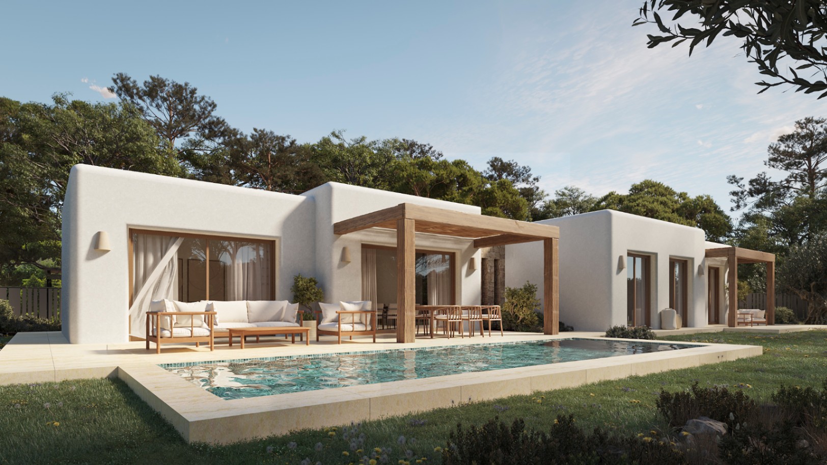 Extérieur de villa de style ibizien avec piscine rectangulaire, terrasse en pierre claire, pergolas en bois et murs en stuc blanc entourés de pins méditerranéens.