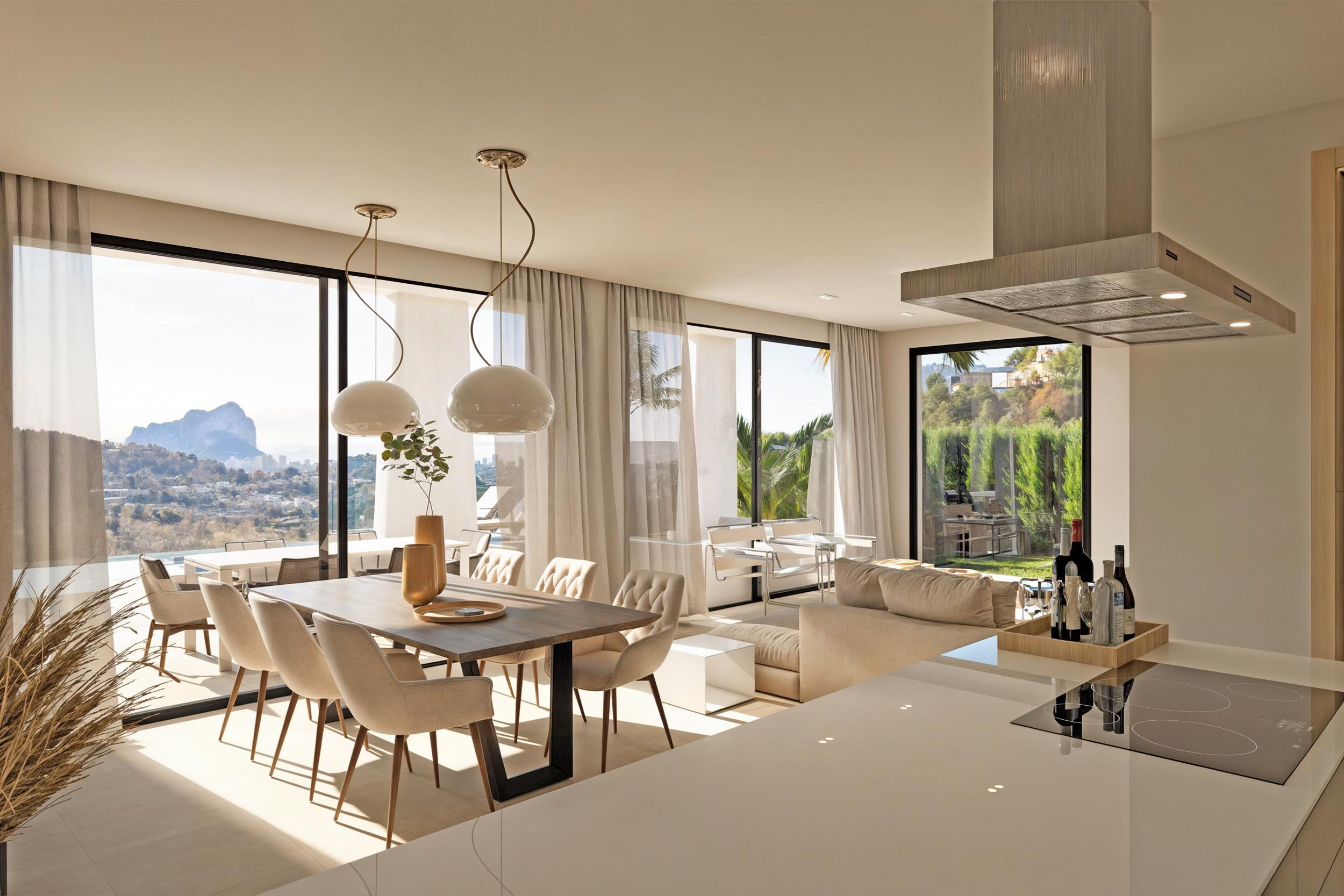 Salon-salle à manger lumineux avec table en bois et vue sur le Peñón de Ifach.