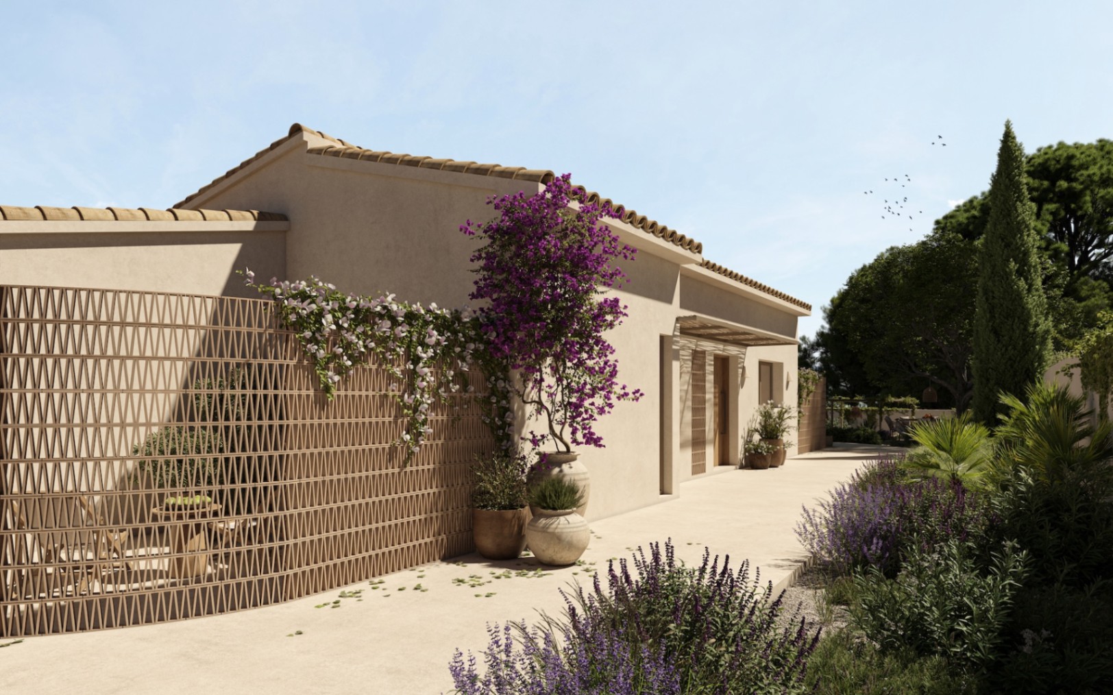 Façade extérieure avec claustra décoratif, bougainvilliers en pots de terre cuite et jardin méditerranéen. L'architecture privilégie les tons sable et les finitions naturelles.