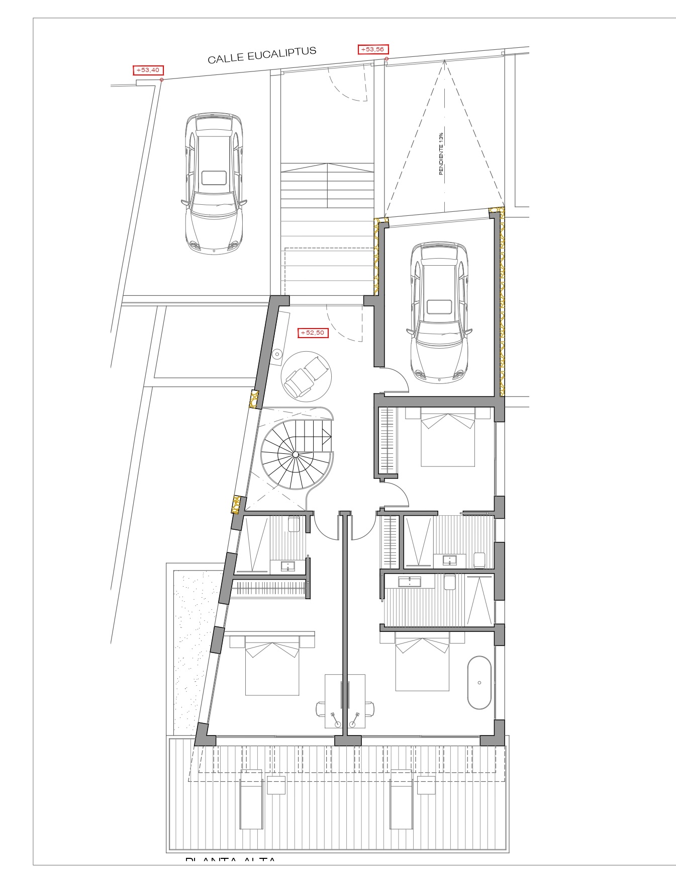 Plan architectural de l'étage supérieur illustrant un garage, trois chambres, un escalier en colimaçon et une vaste terrasse avec chaises longues.