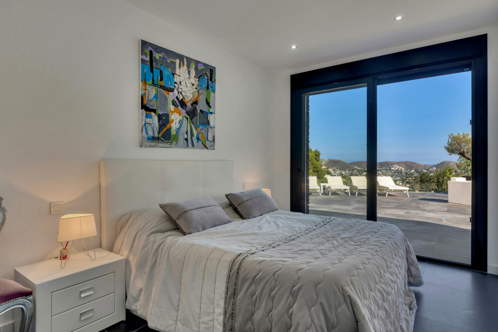 Villa moderne de quatre chambres à Moraira avec vue mer et piscine chauffée