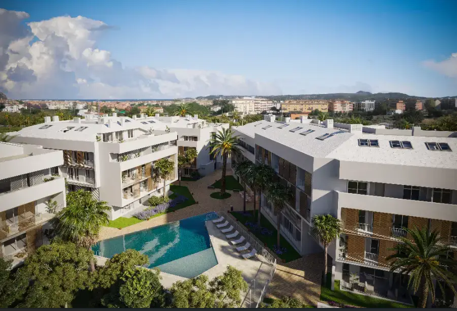Vue aérienne du complexe résidentiel moderne avec piscine géométrique, jardins paysagers et bâtiments blancs aux lignes contemporaines épurées.