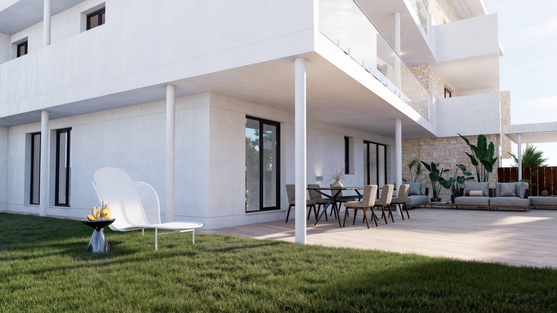 Terrasse au rez-de-chaussée avec sol aspect bois, jardin privé et mobilier élégant. La façade blanche intègre des murs en pierre naturelle et des garde-corps en verre.