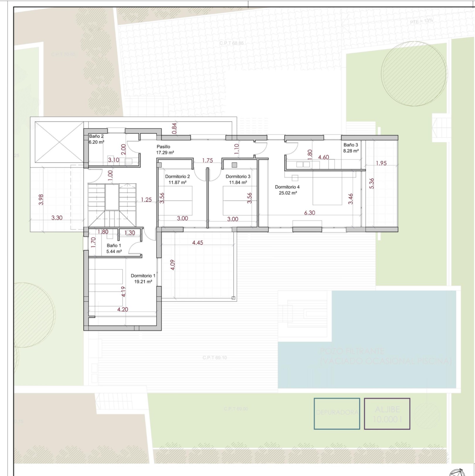 Plan technique de l'étage supérieur détaillant la disposition des quatre chambres, des trois salles de bains et l'accès aux terrasses et à la piscine.