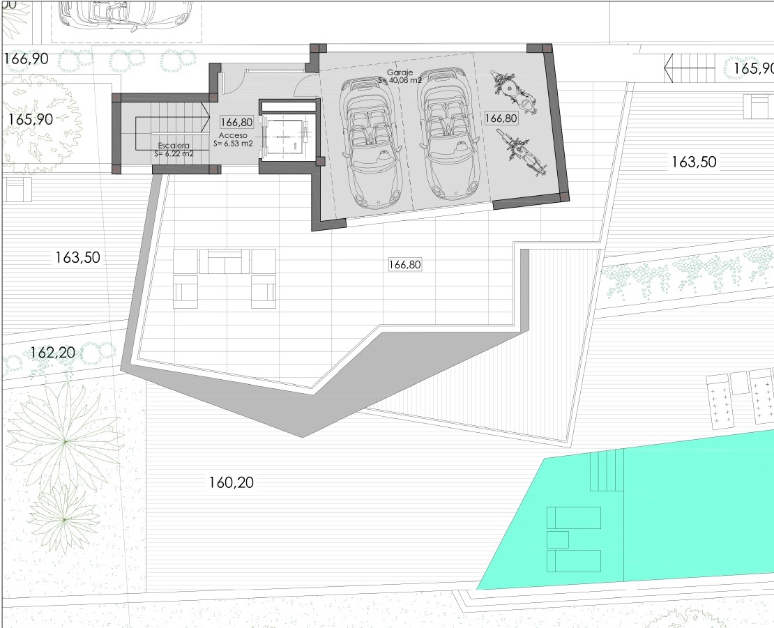 Plan technique détaillant le garage de 40 m² pour deux voitures et motos, l'accès par ascenseur et une vaste terrasse donnant sur la piscine.